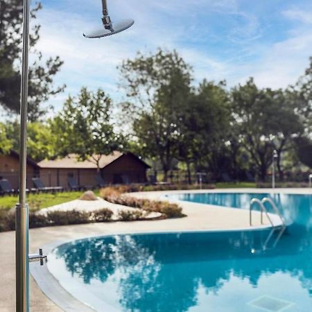 Wecamp Pirineos Hotel โบลตาญญา ภายนอก รูปภาพ