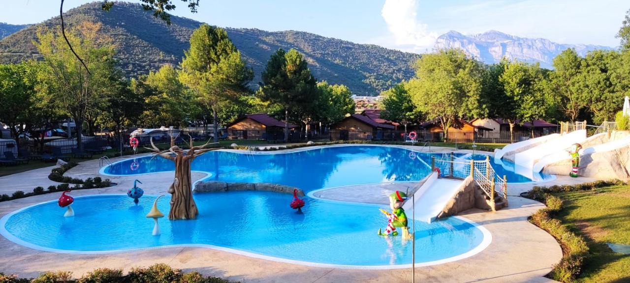 Wecamp Pirineos Hotel โบลตาญญา ภายนอก รูปภาพ